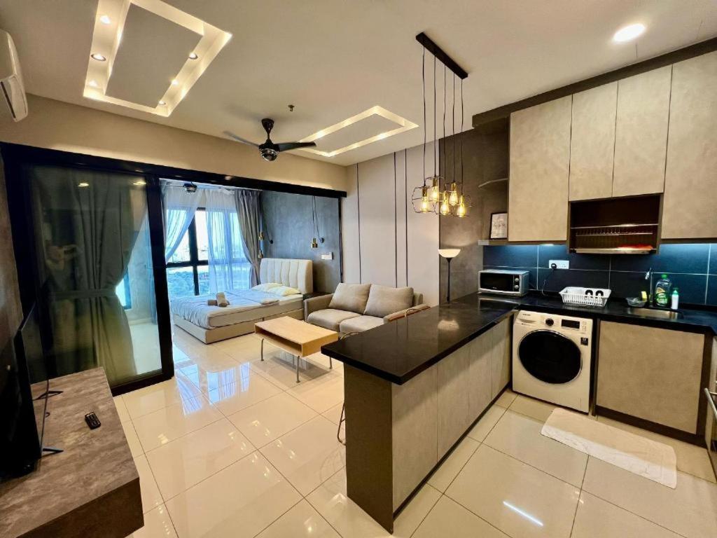 Highpark Suites In Petaling Jaya, Kelana Jaya By Plush Kampong Baharu Sungai Way Екстериор снимка