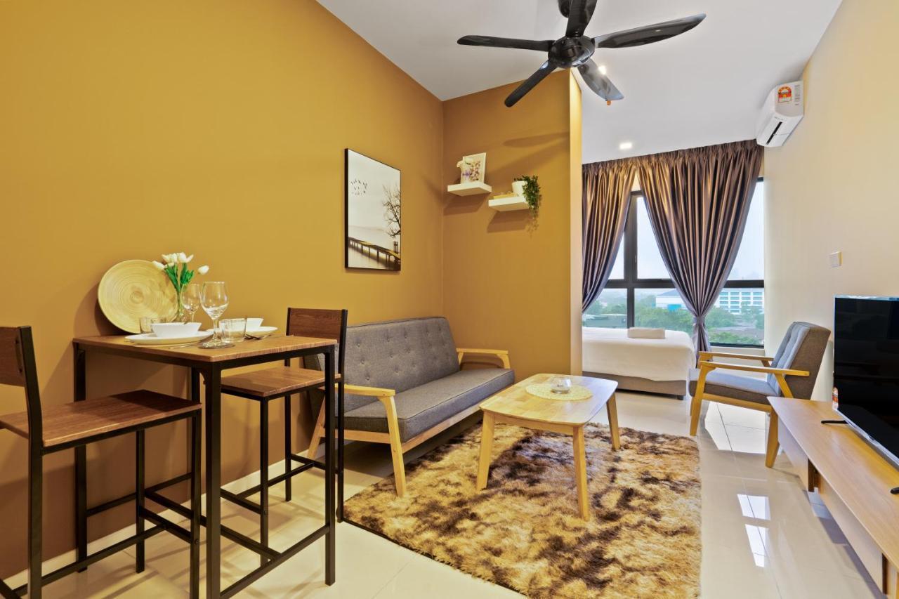 Highpark Suites In Petaling Jaya, Kelana Jaya By Plush Kampong Baharu Sungai Way Екстериор снимка